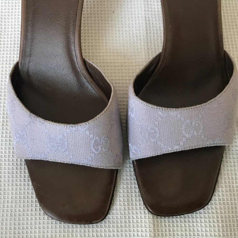 Gucci Lavender Mules, Heeled Slides Square Toe Logo printed fabric, size 7 1/2 B - Picture 3 of 9